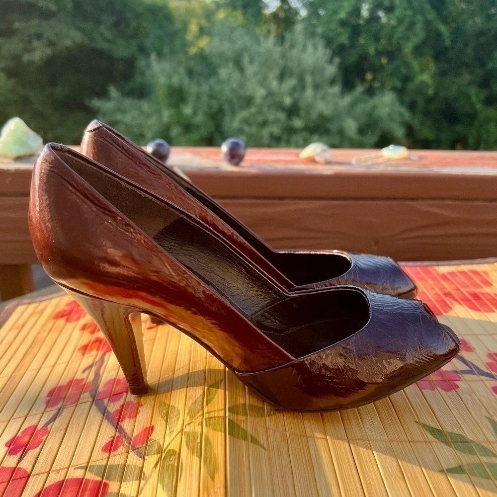Salvador Sapena Women's Leather Peep Toe Pumps - 37 1/2 (Size 7)